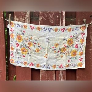 Mid Century Yellow Daisy Linen Towel